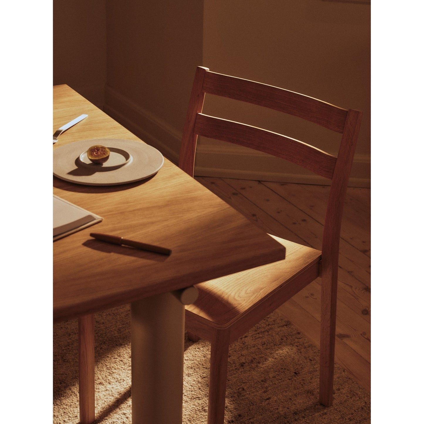 Atura Dining Table - Light Cashmere Base, Natural Oak Tabletop