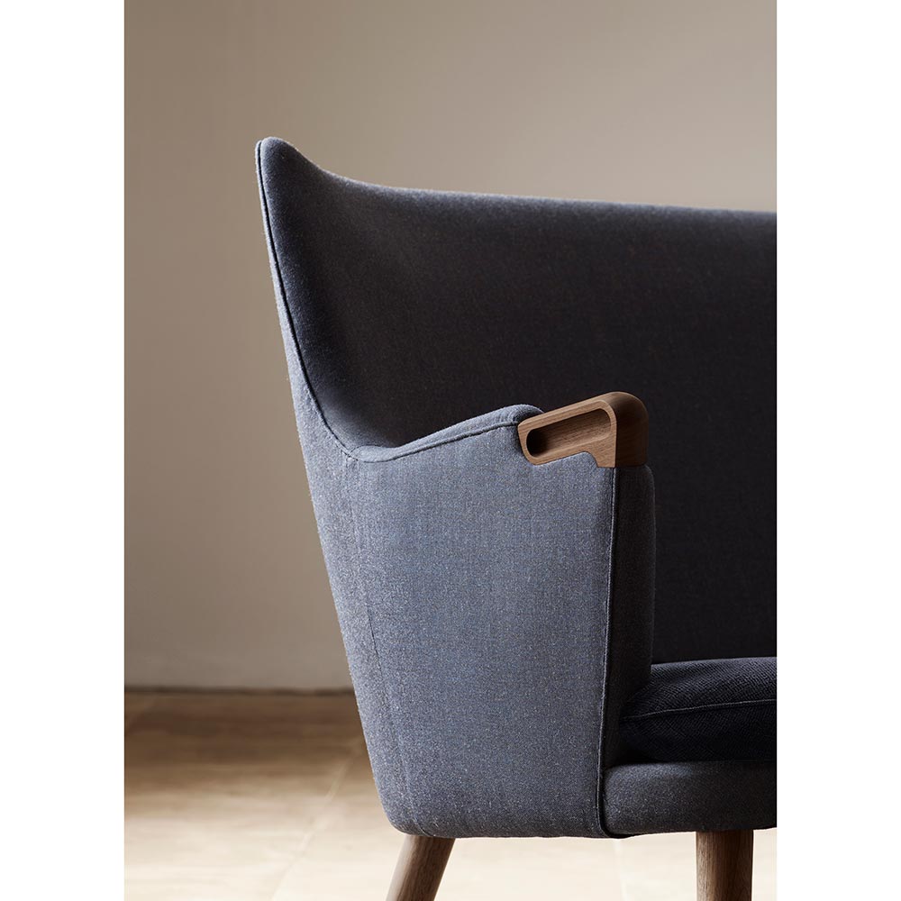 CH72 Sofa - Canvas 2 794, Walnut Oil