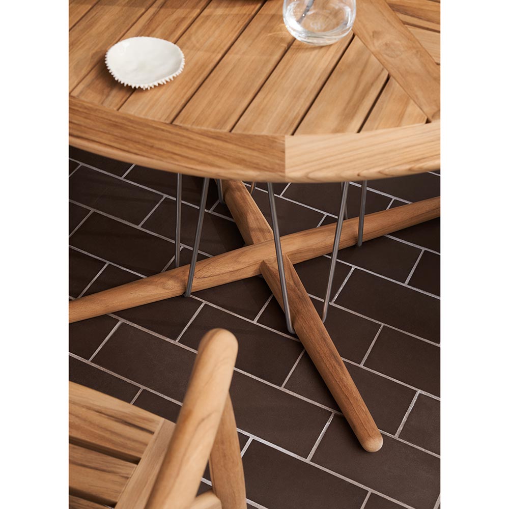 E022 Embrace Outdoor Table - 43.3"W