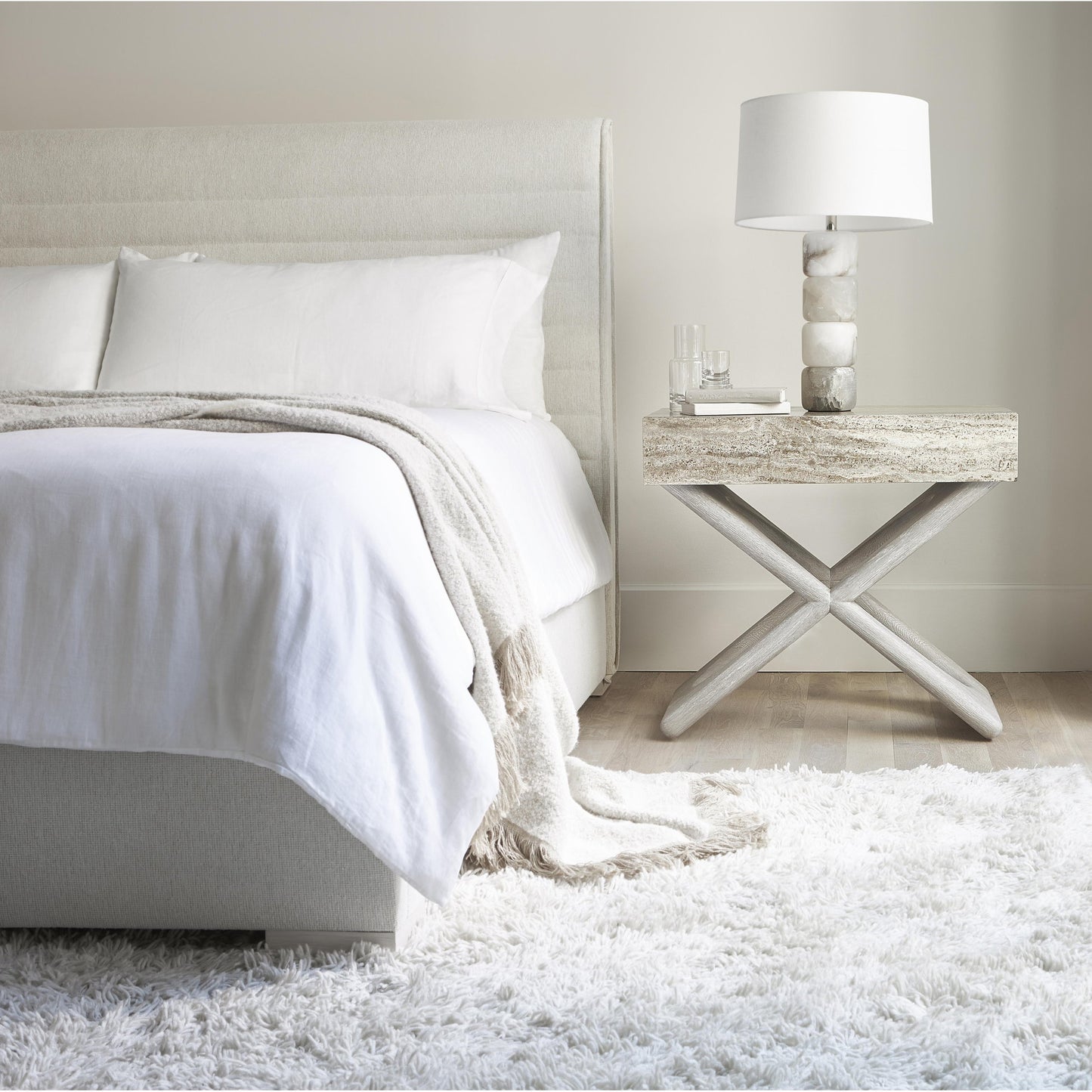 Sereno Panel Bed