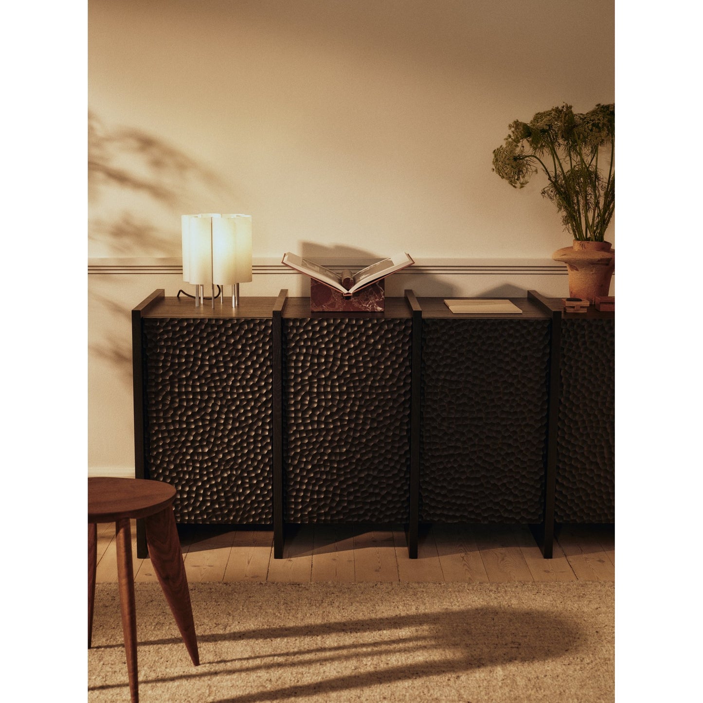 Tvara Book Stand - Rosso Levanto