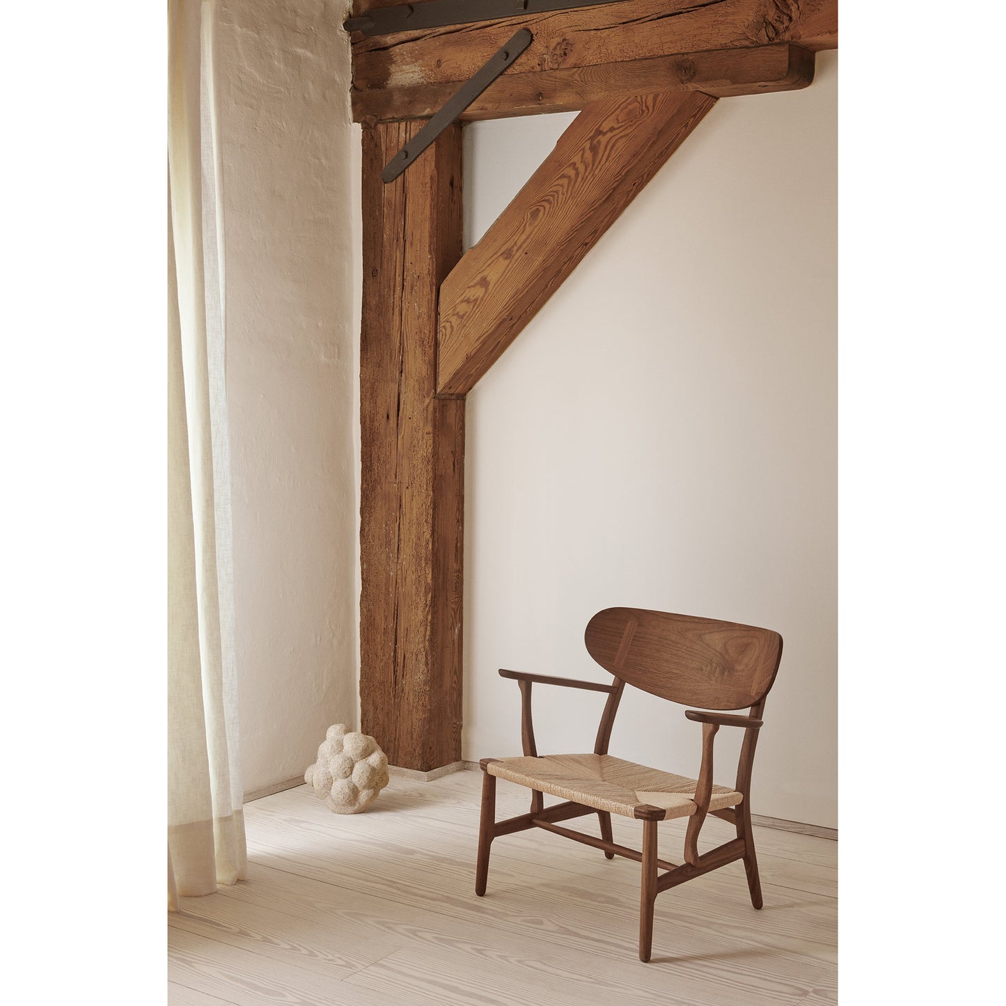 CH22 Lounge Chair