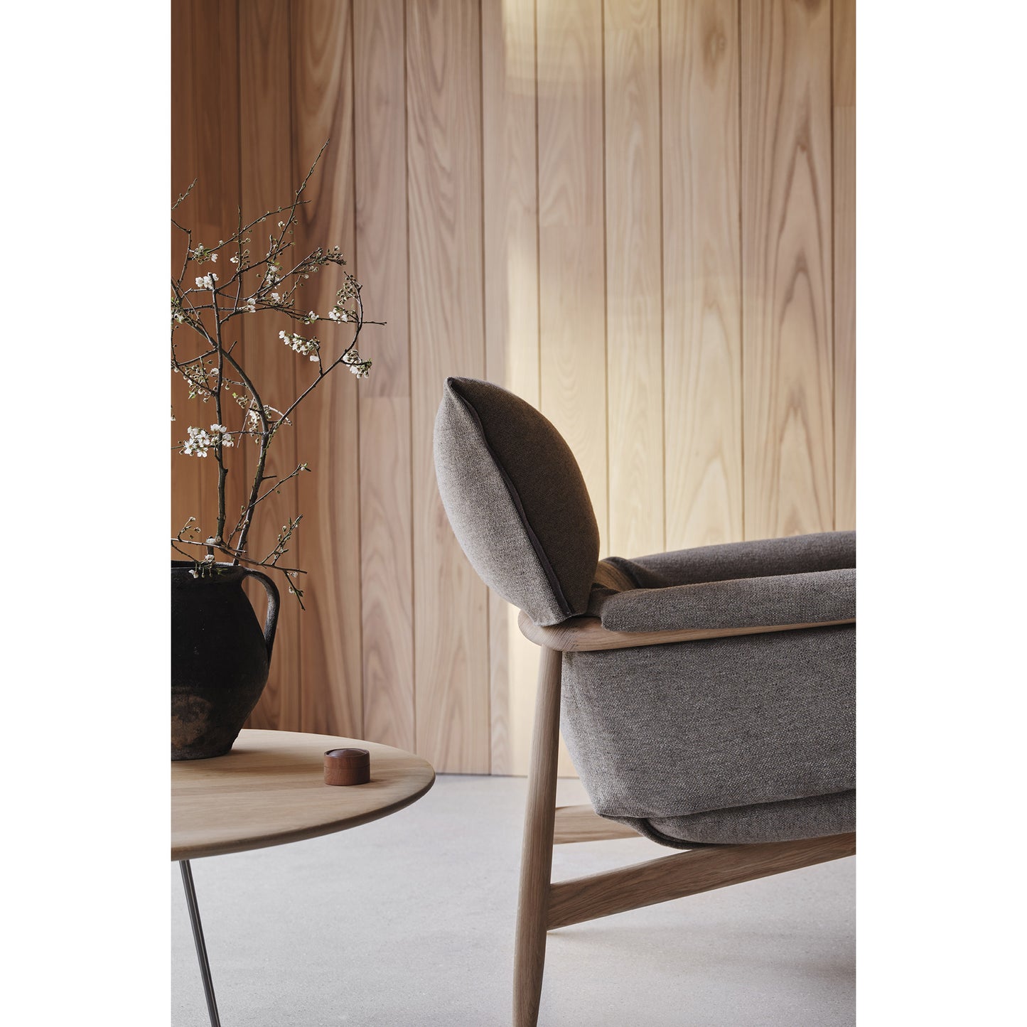 E015 Embrace Lounge Chair