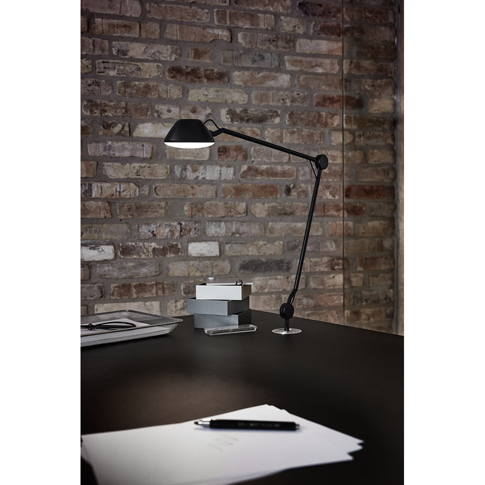 AQ01 Grommet Mount Lamp - Black
