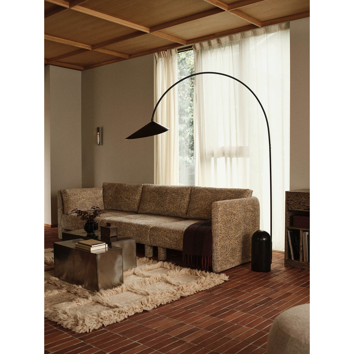 Arum Arched Floor Lamp - Black