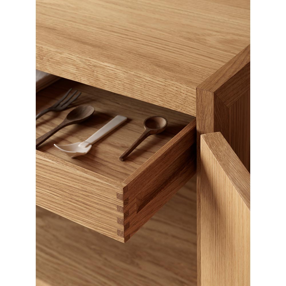 BM0057 Sideboard