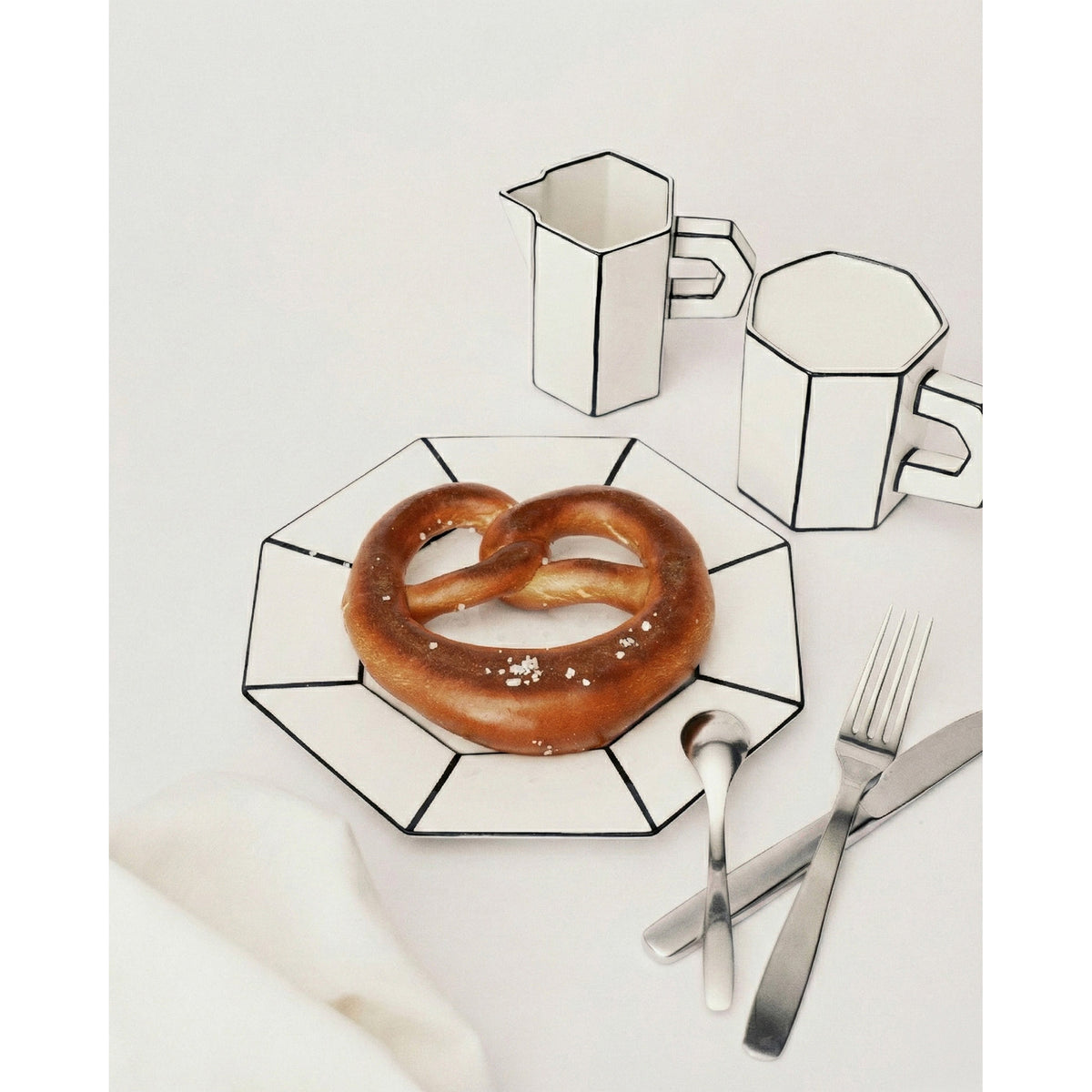 Carte Blanche Black and White Jug