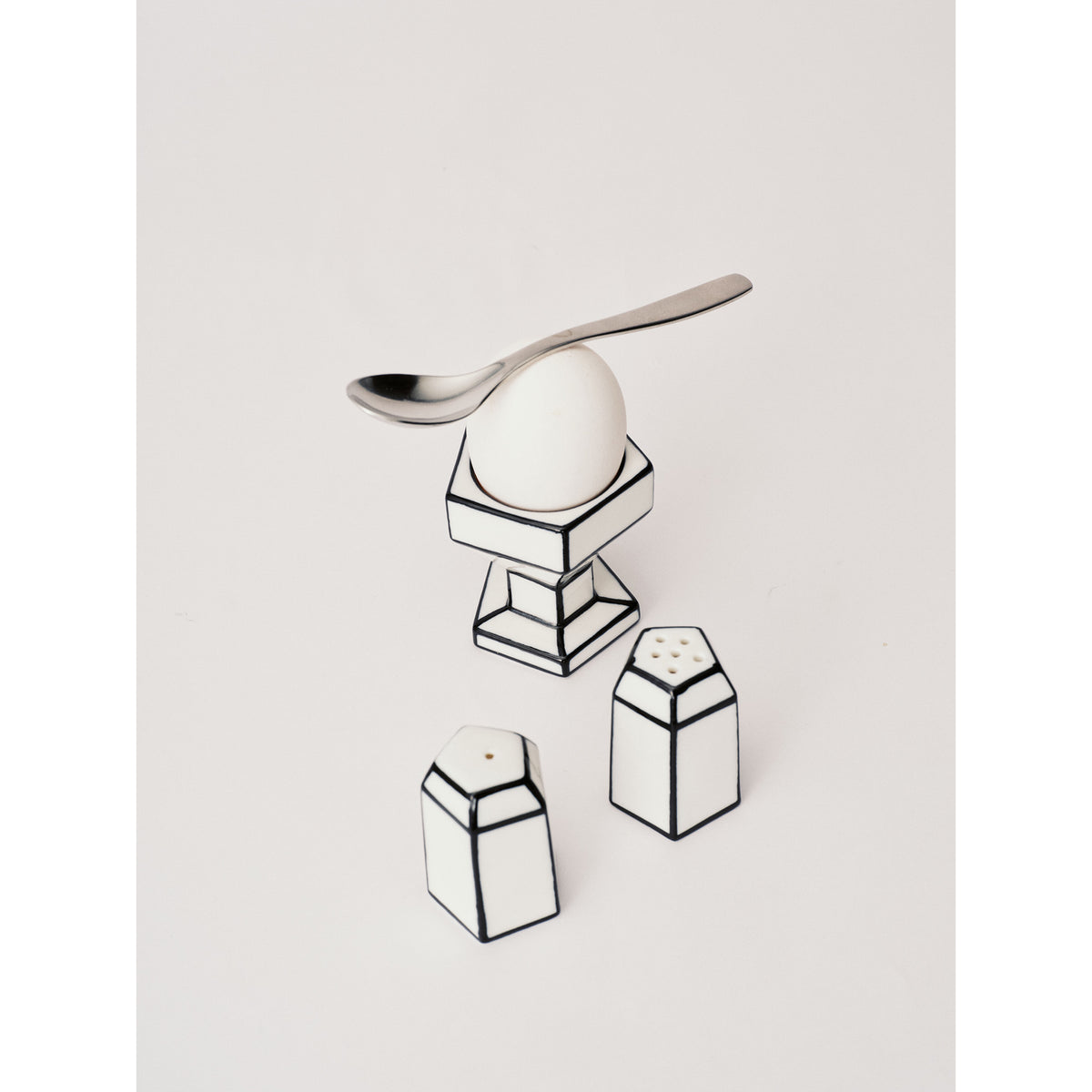 Carte Blanche Black and White Salt and Pepper Shaker Set