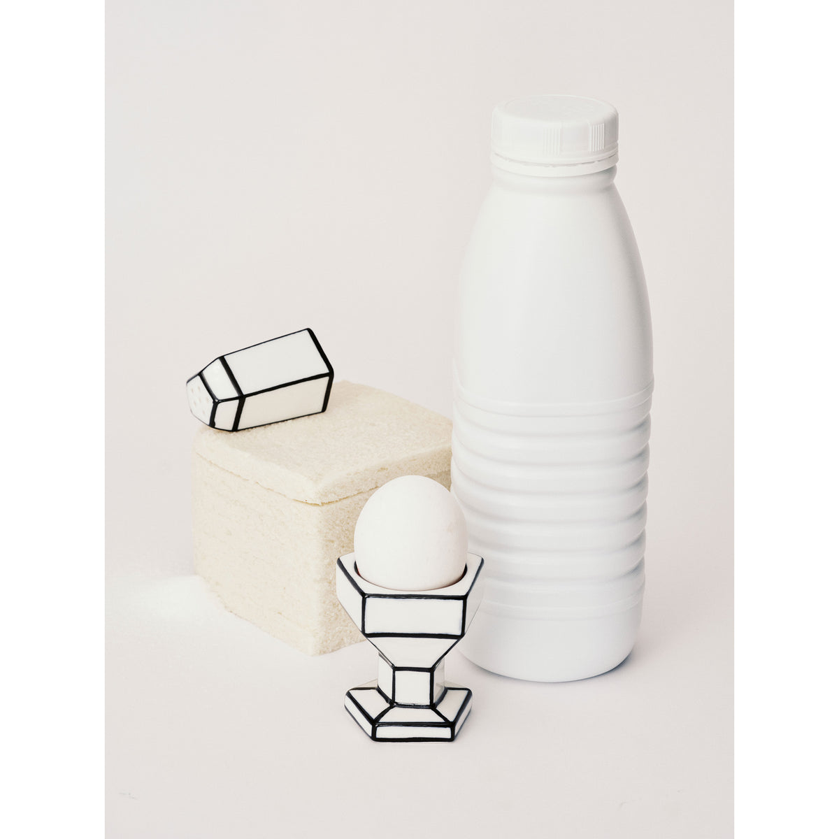 Carte Blanche Black and White Salt and Pepper Shaker Set