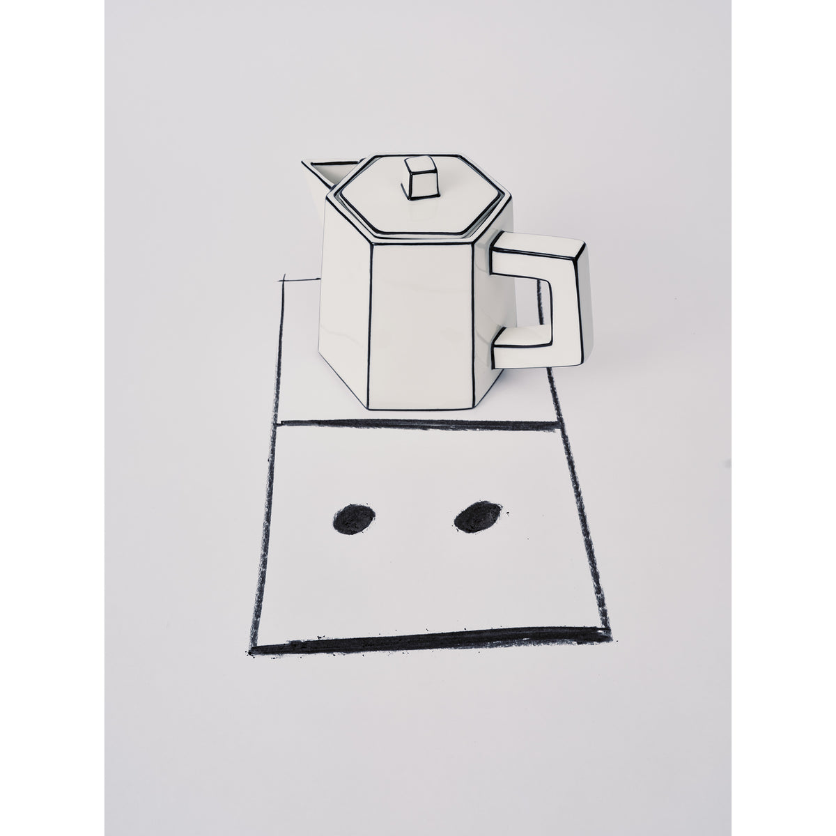 Carte Blanche Black and White Tea Pot