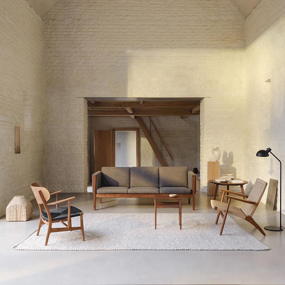 チャーリー　　ダブルベージュ CH25 Easy Lounge Chair - Natural Paper Cord, Walnut Oil – Rouse Home