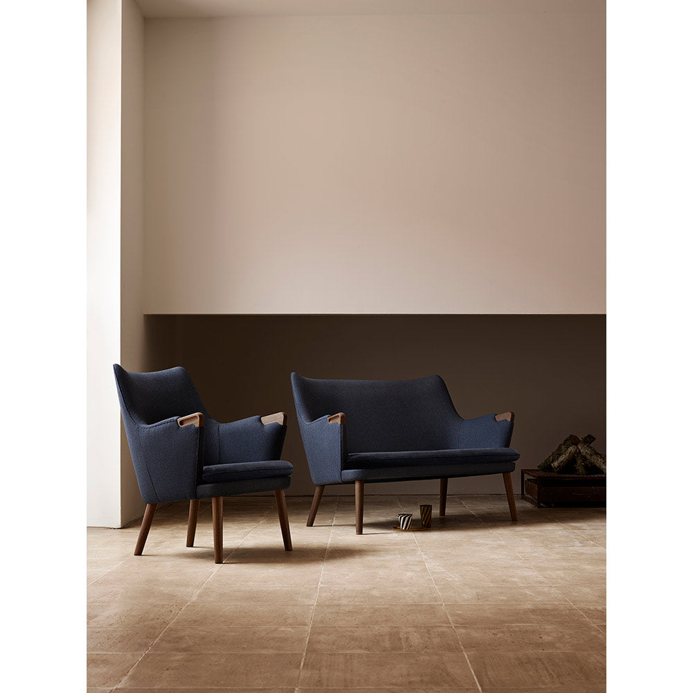 CH71 Lounge Chair