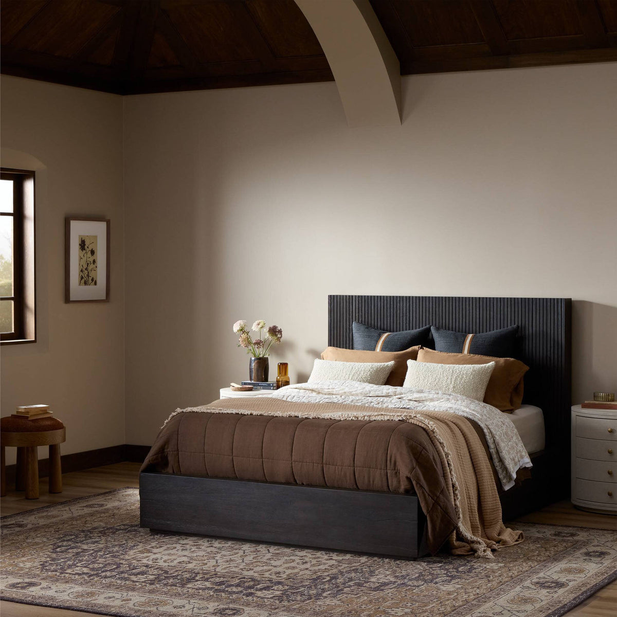 Leo Bed - Smoked Black