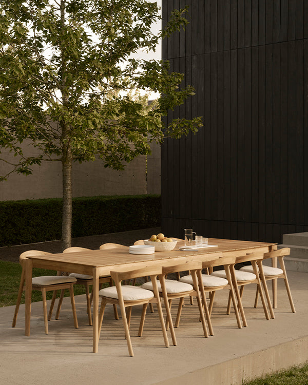 OUTDOOR LIVING