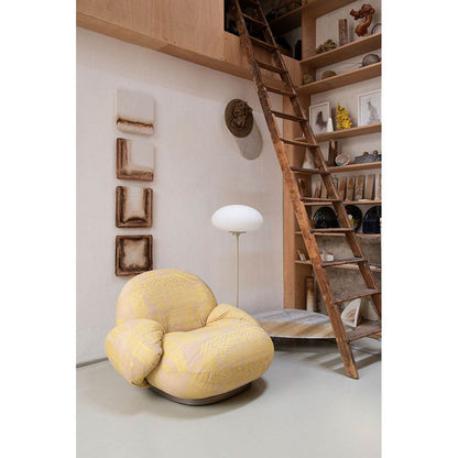 Pacha Lounge Chair With Armrests - Returning Swivel Base