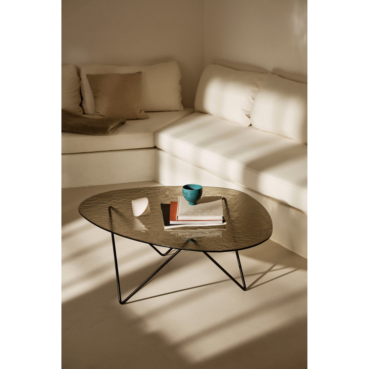 Pedrera Coffee Table - Transparent Glass, Black Base