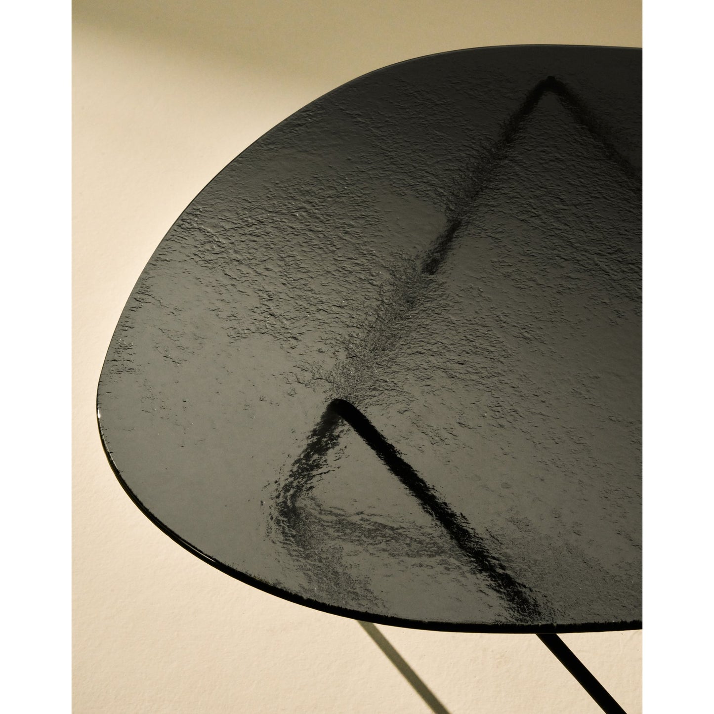 Pedrera Coffee Table - Transparent Glass, Black Base