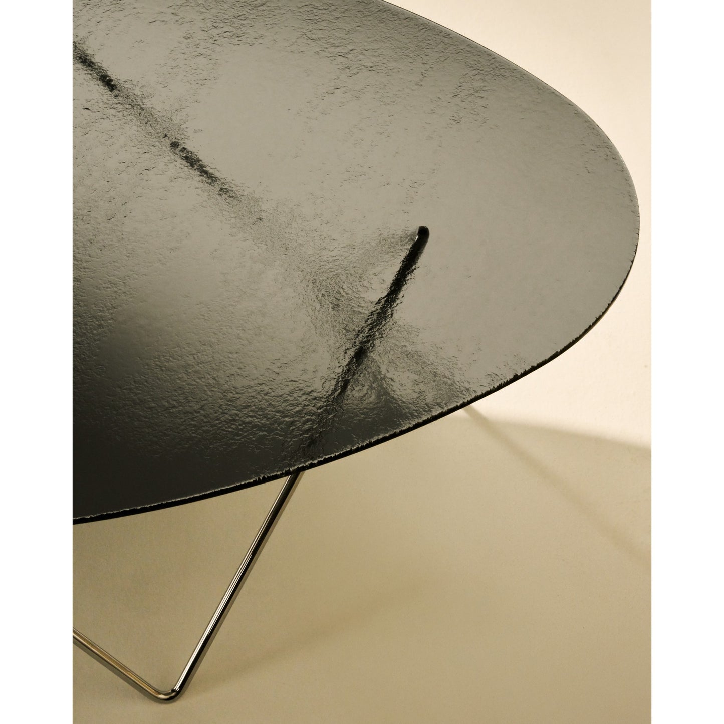 Pedrera Coffee Table - Transparent Glass, Black Base