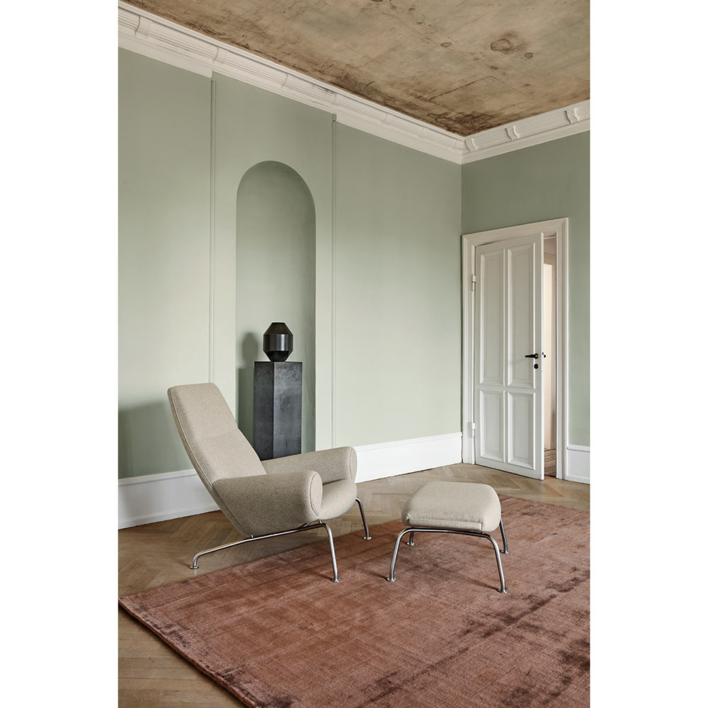Queen Lounge Chair