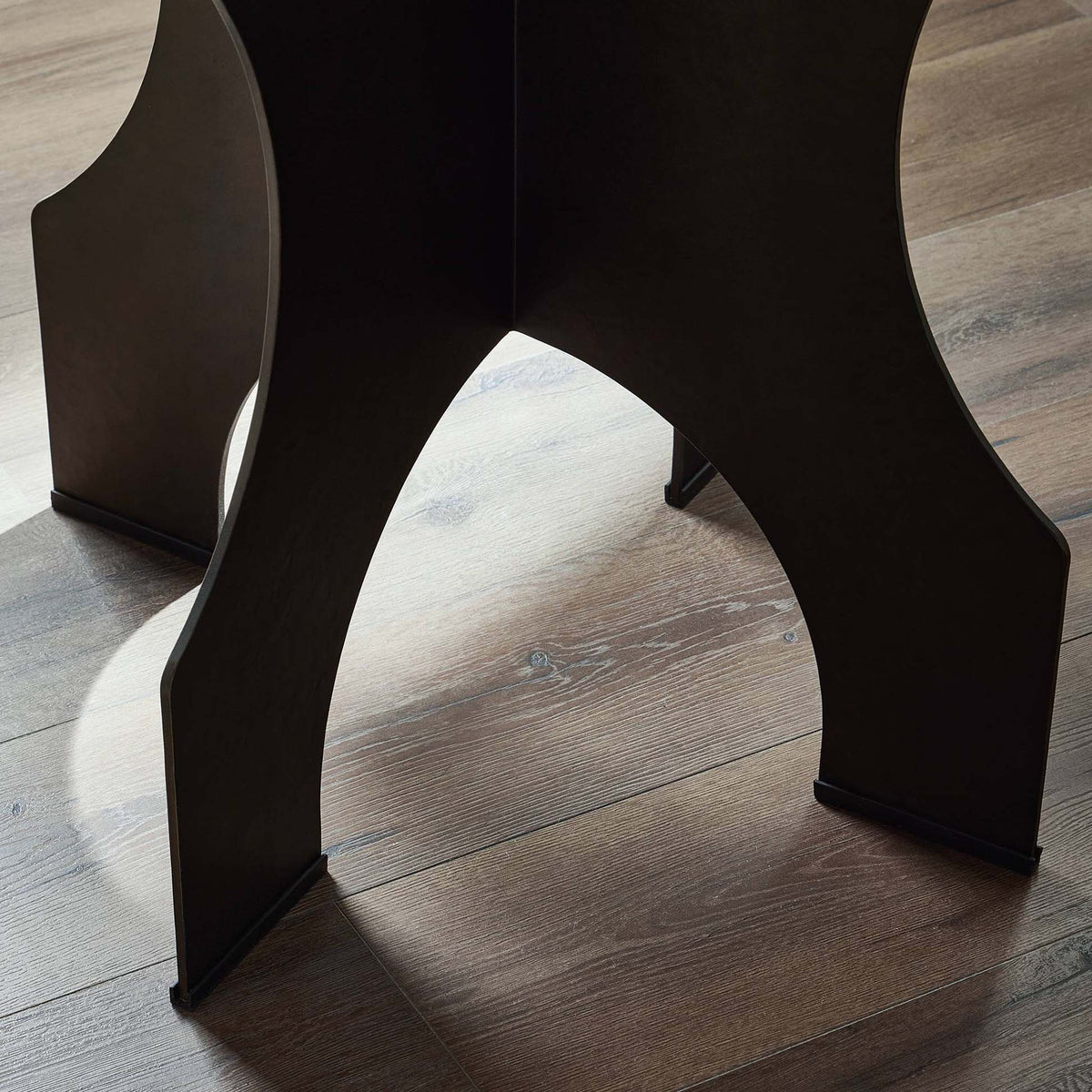 Round Side Table In Solid Iron - Bronze Hammered Textured