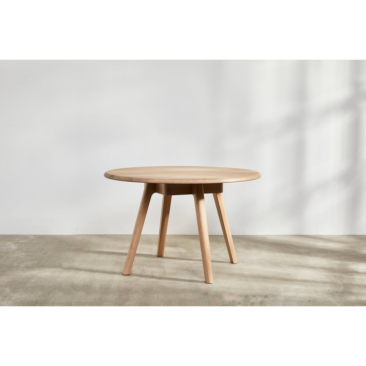 Sage Round Dining Table - Oak