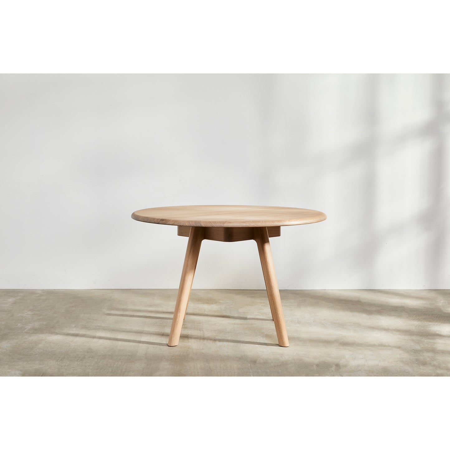 Sage Round Dining Table - Oak