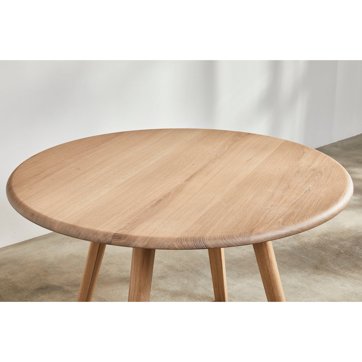 Sage Round Dining Table - Oak