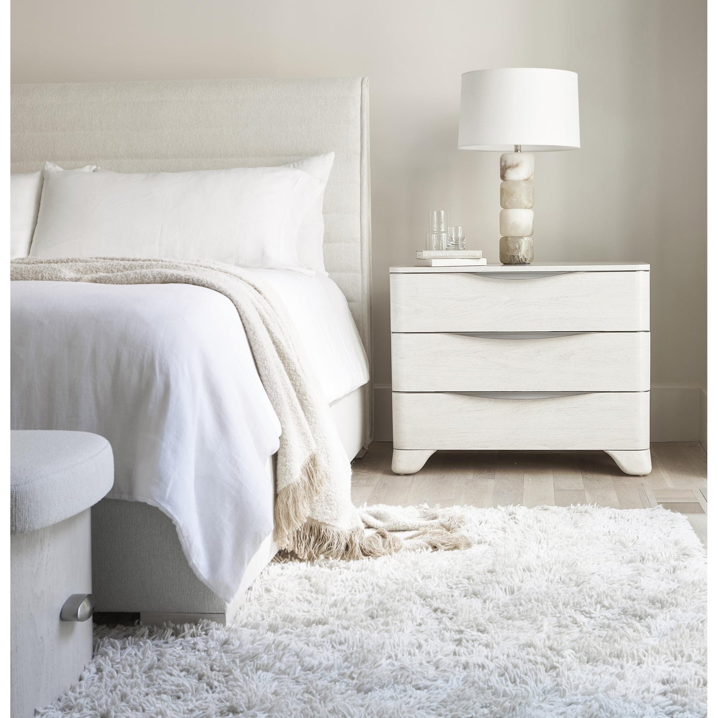 Sereno Panel Bed