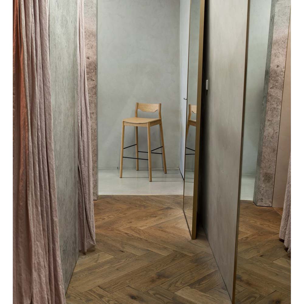 Tangerine Stool With Back - Black