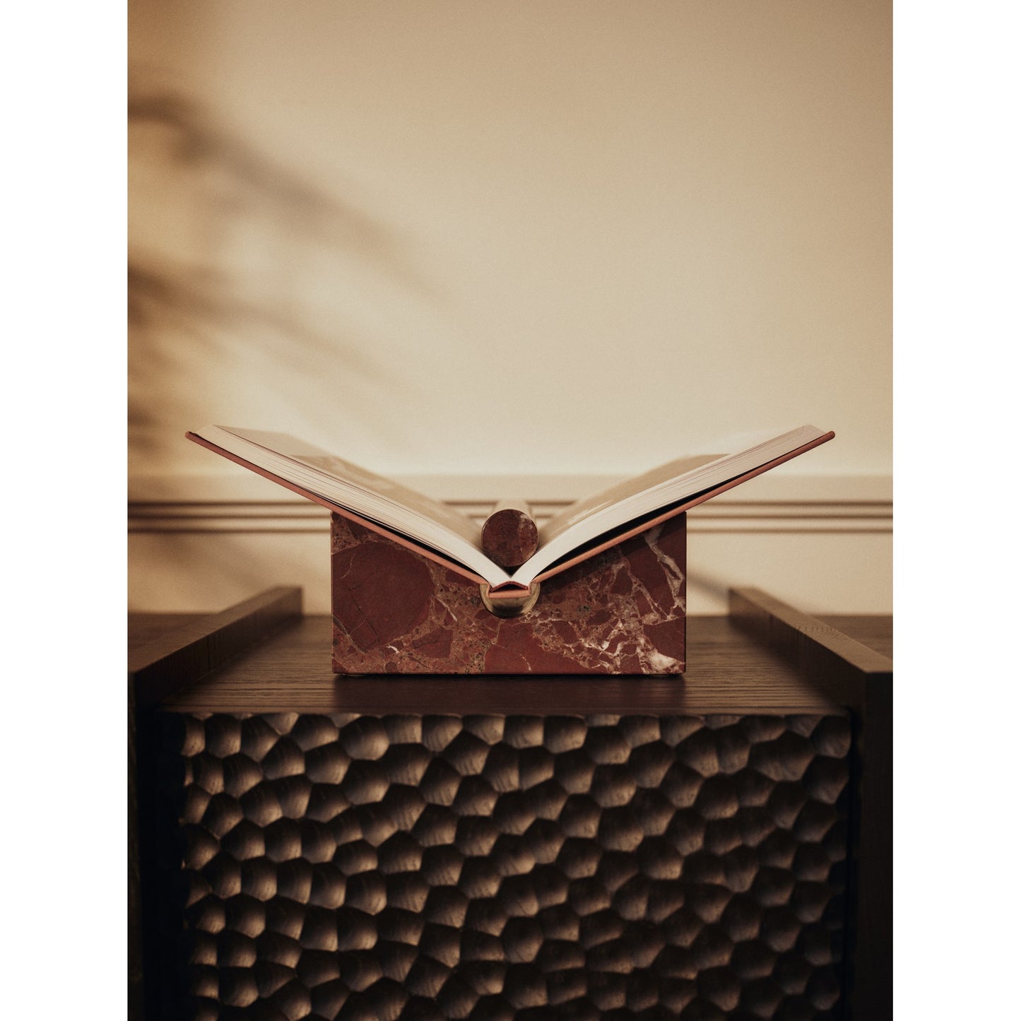 Tvara Book Stand - Rosso Levanto