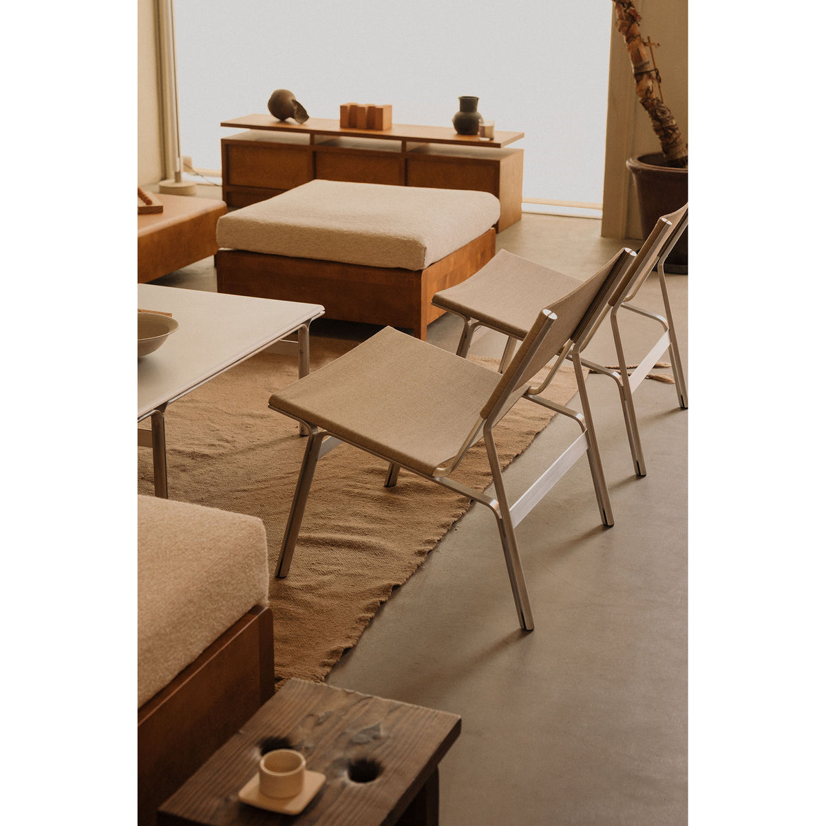 Union Easy Chair -  Sandstone Linen, Aluminum