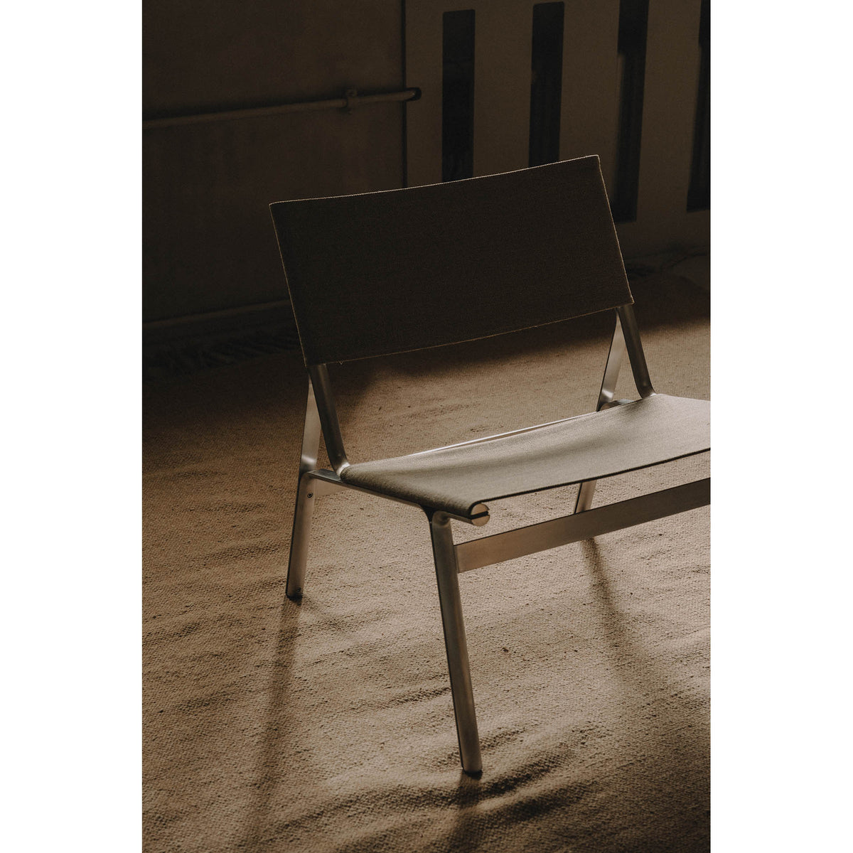 Union Easy Chair - Sandstone Mesh, Aluminum