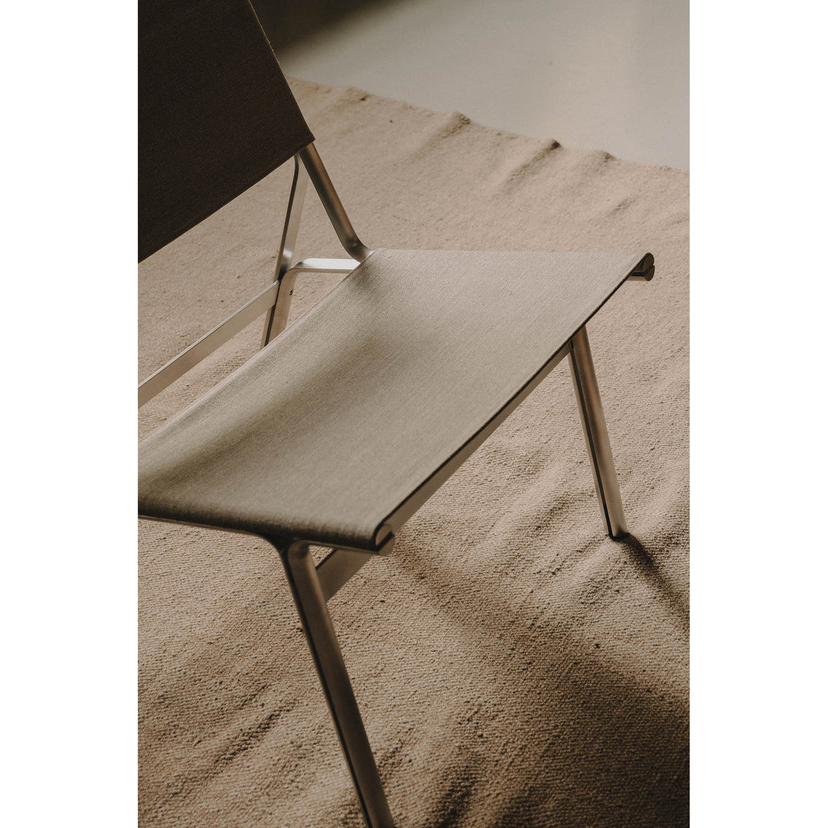 Union Easy Chair - Sandstone Mesh, Aluminum